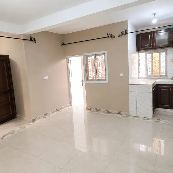 Chambres modernes neuves à louer à Emana