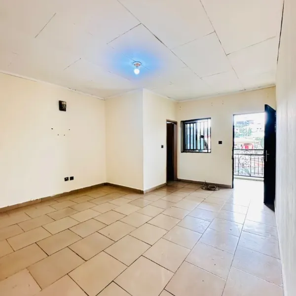 Studio moderne à louer à Nsimeyong Terre Rouge