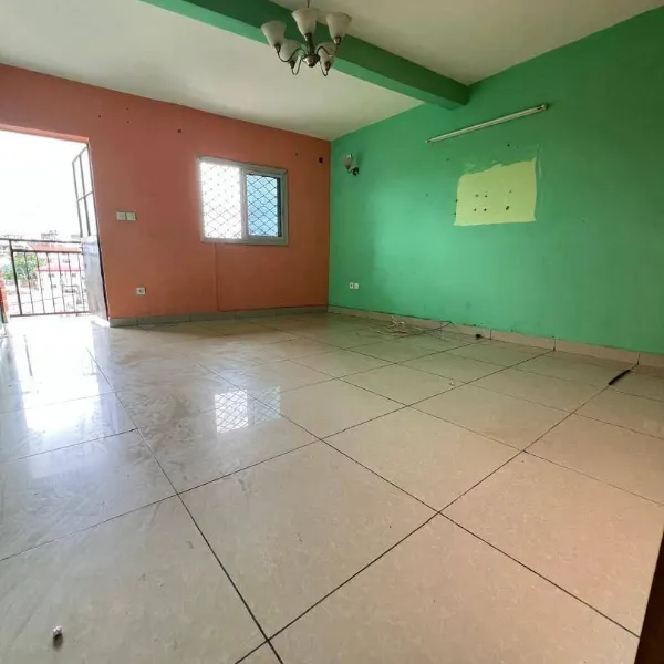 Vaste appartement moderne 2 chambres à louer à Logbessou