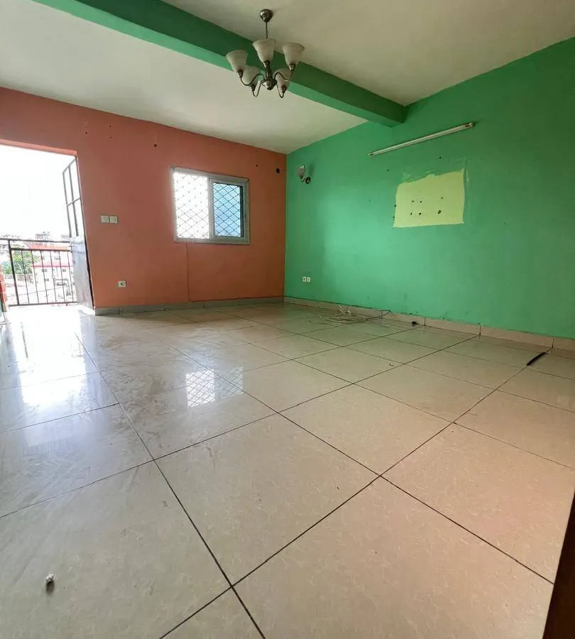 Vaste appartement moderne 2 chambres à louer à Logbessou