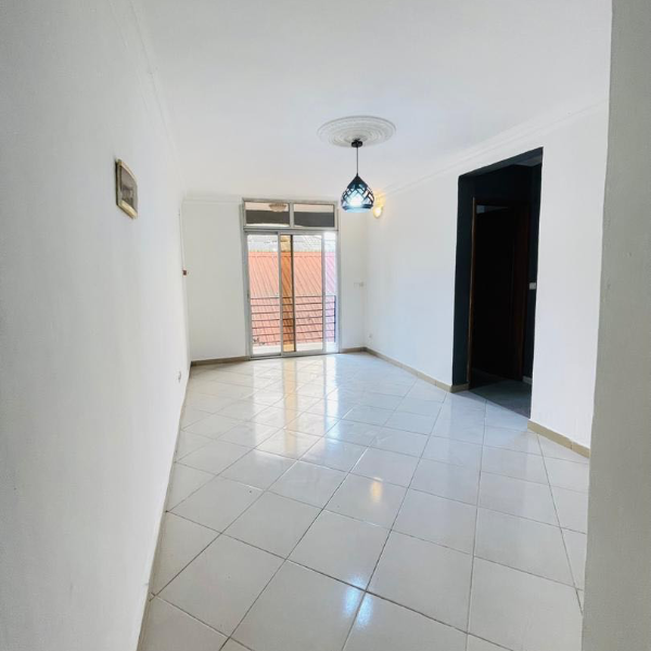 Appartement 2 chambres avec balcon à louer à Logpom