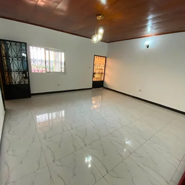 Appartement moderne 2 chambres à louer à Hôpital Général