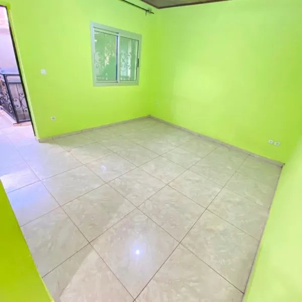Studio individuel à louer au camp sonel Oyomabang