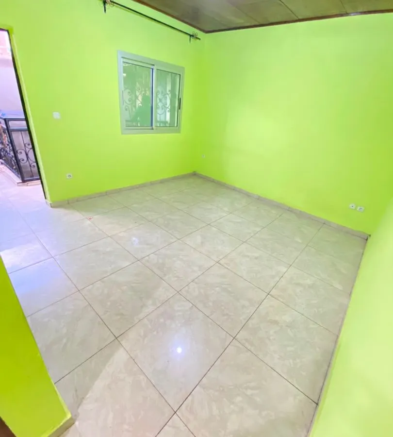 Studio individuel à louer au camp sonel Oyomabang