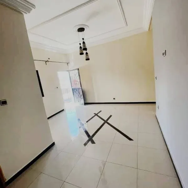 Studio moderne avec balcon à louer à Cité SIC