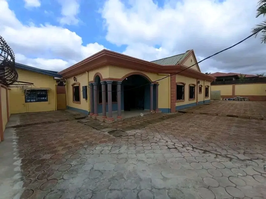 Villa VIP 4 chambres à louer à Odza