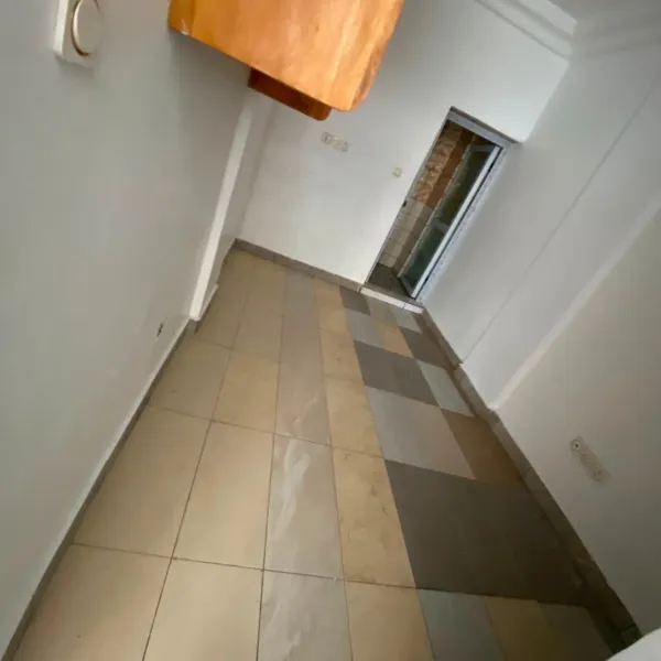 Chambre moderne à louer à Ndogbong commissariat 10 ème