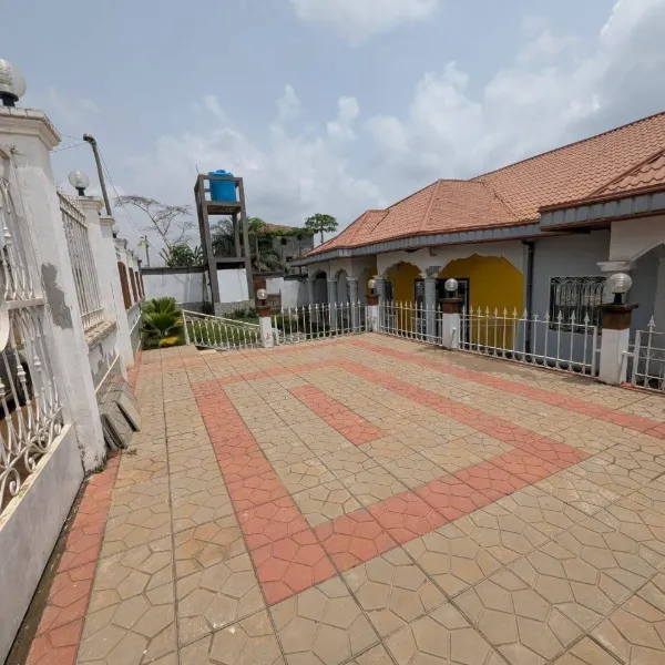 Villa neuve 5 chambres à vendre à Mehandan École, Odza
