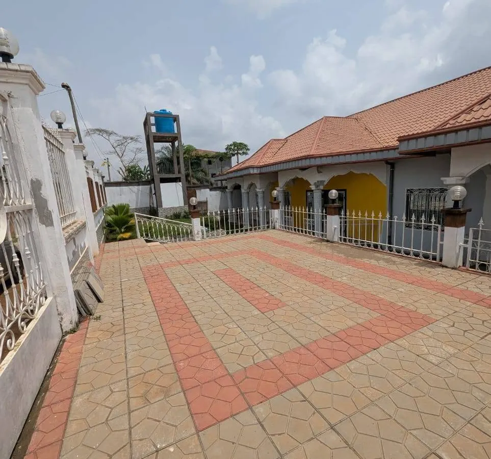 Villa neuve 5 chambres à vendre à Mehandan École, Odza