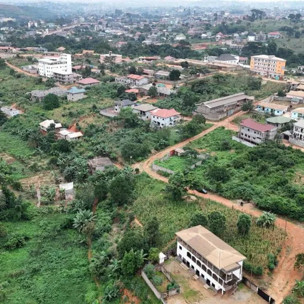 Magnifique terrain d’angle de 651 m² à vendre à Tsinga Village