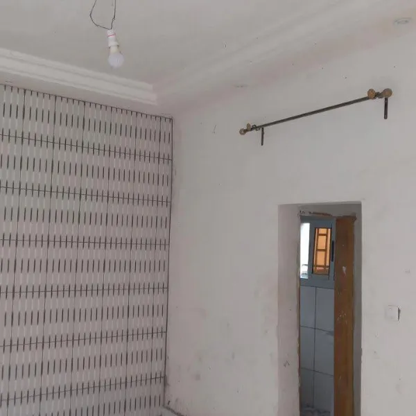Chambre moderne neuve à louer à Nkoabang