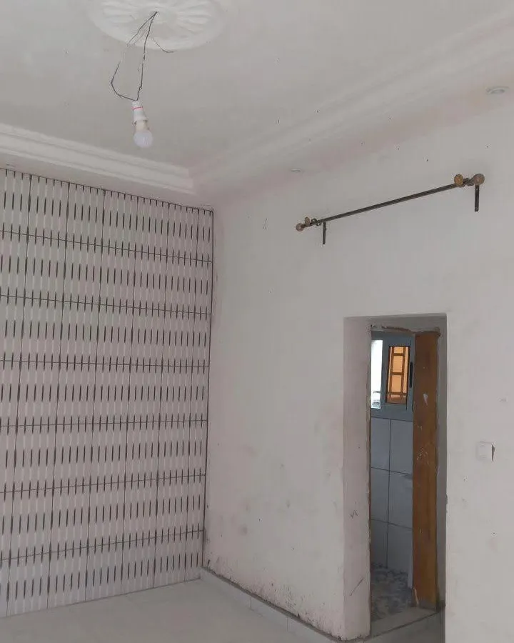 Chambre moderne neuve à louer à Nkoabang