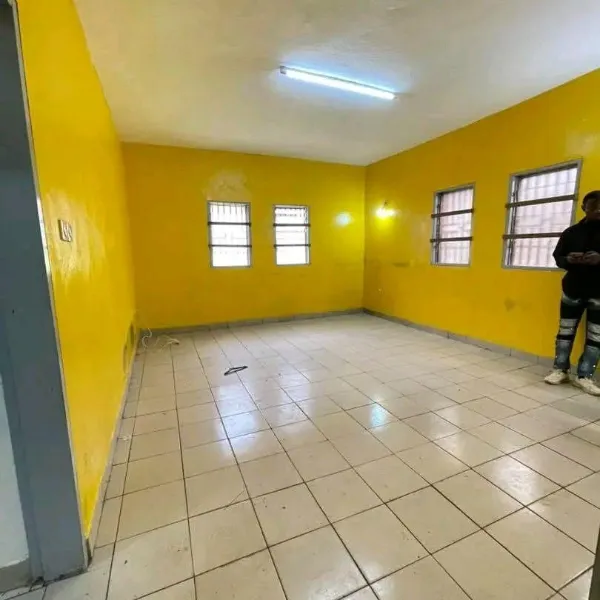 Studio moderne à louer à Mbalgong Simbock
