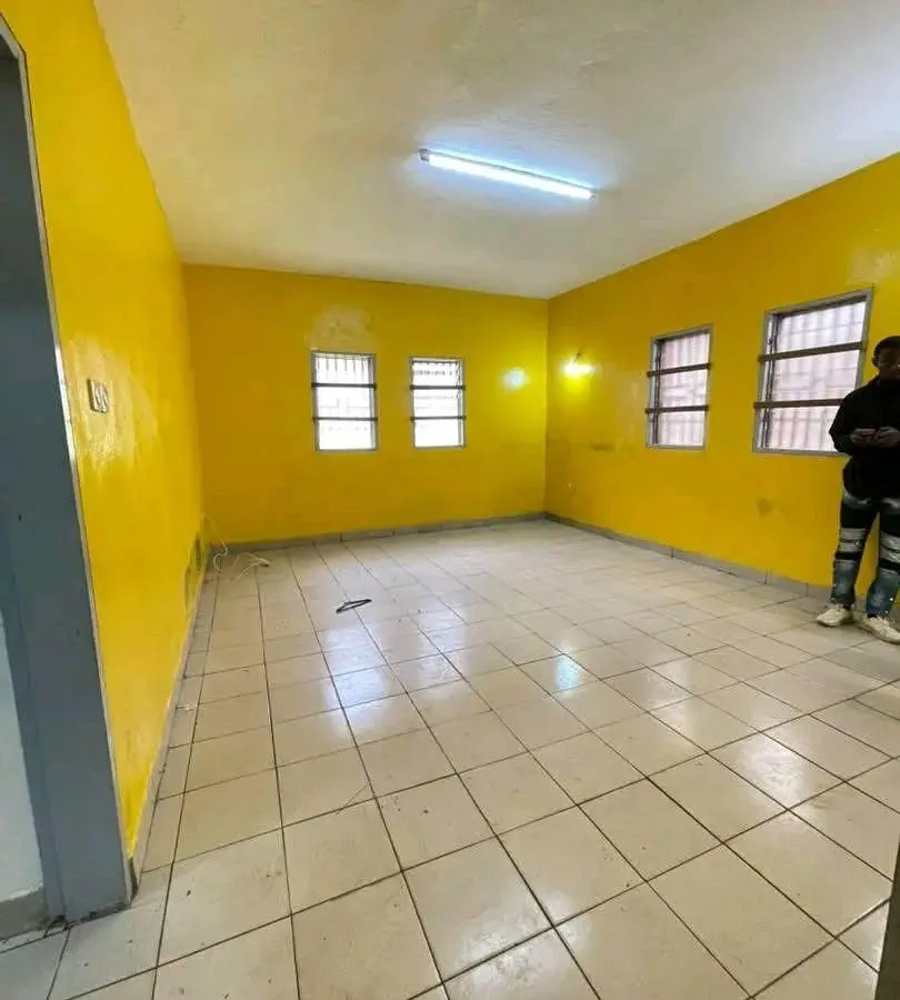 Studio moderne à louer à Mbalgong Simbock