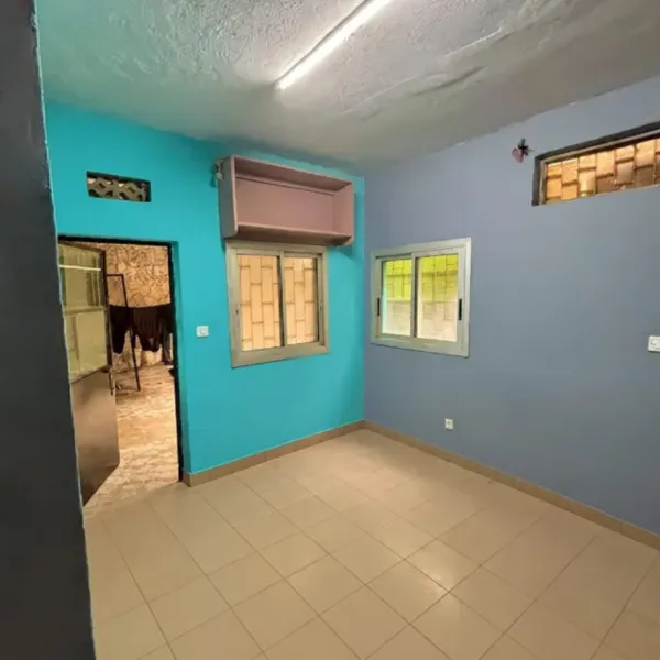 Chambre moderne à louer à Ndogbong