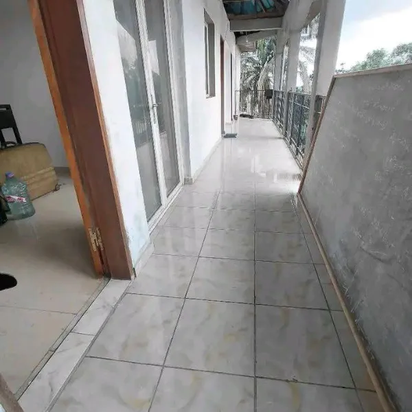 Appartement moderne à louer à PK12 Marché