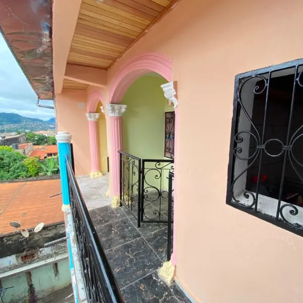 Studio moderne à louer à Oyomabang