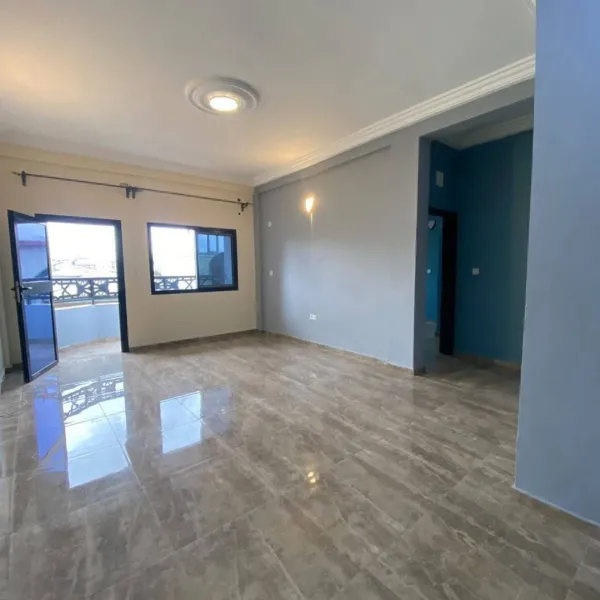 Appartement haut standing 2 chambres avec 3 balcons à louer à Logbessou