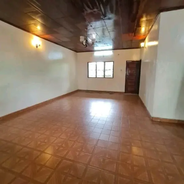 Villa 3 chambres à louer à Mfandena Omnisports