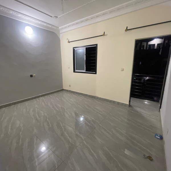 Studio moderne avec balcons à louer à Ndogpassi, secteur Chefferie