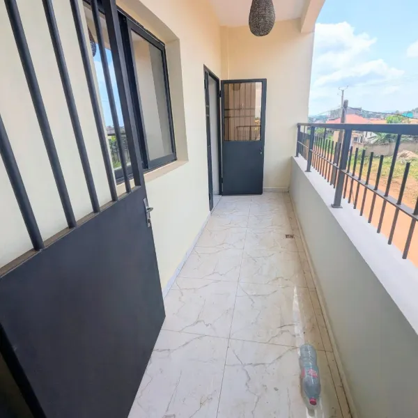 Appartement moderne neuf 2 chambres à louer à Nkolfoulou