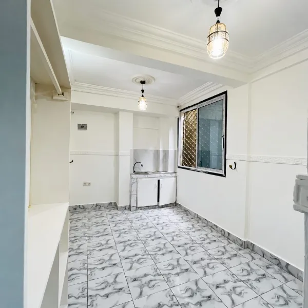 Chambres avec coin cuisine à louer à Logbessou