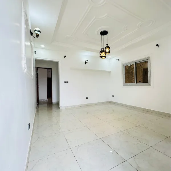 Studio moderne avec parking à louer à Damas Edzoa