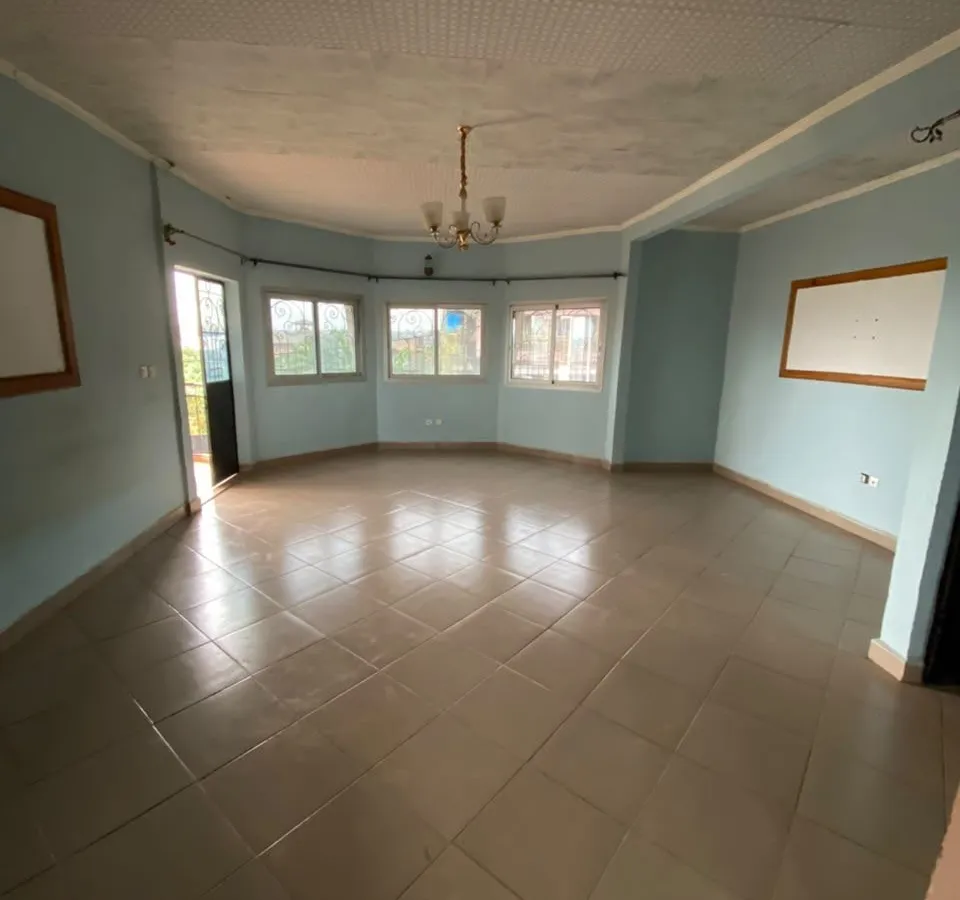 Appartement 2 chambres à louer à Nkolmesseng