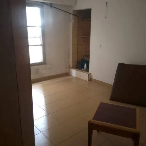 Appartement 2 chambres à louer à 70k à Biyem-Assi