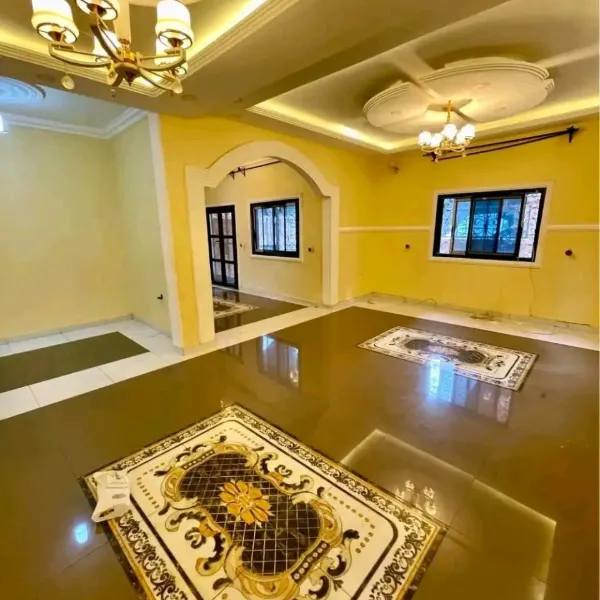 Duplex VIP 5 chambres à louer à Odza