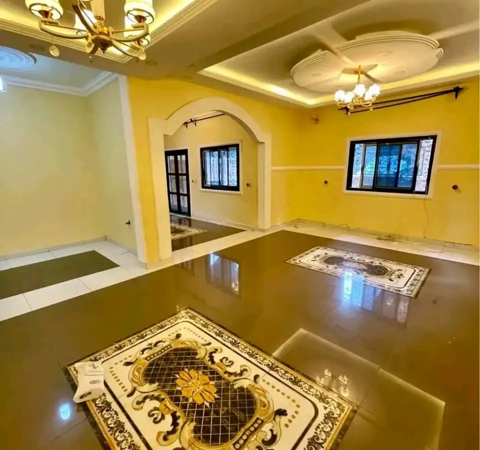 Duplex VIP 5 chambres à louer à Odza
