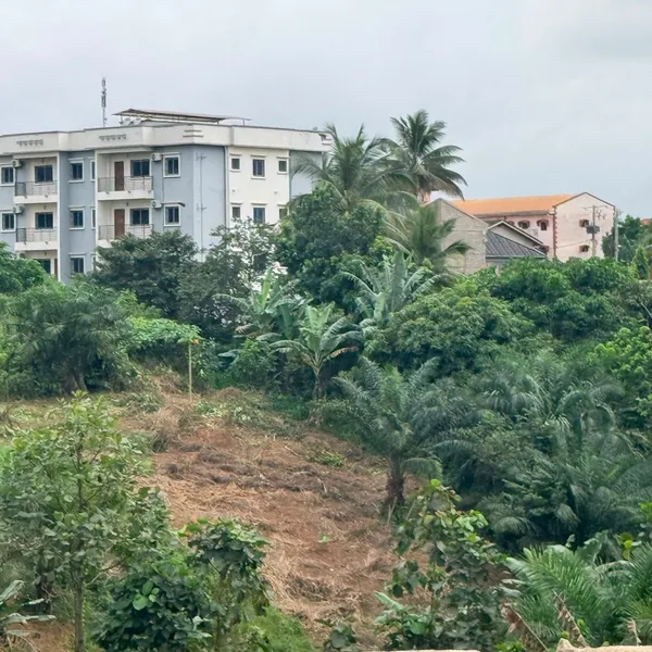 Terrain titré de 700 m² à vendre à Auberge Bleue ODZA