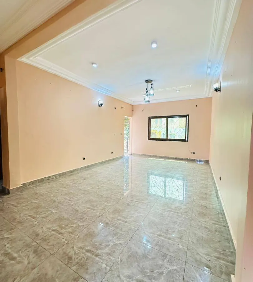 Appartement neuf 2 chambres à louer à Biyem-Assi