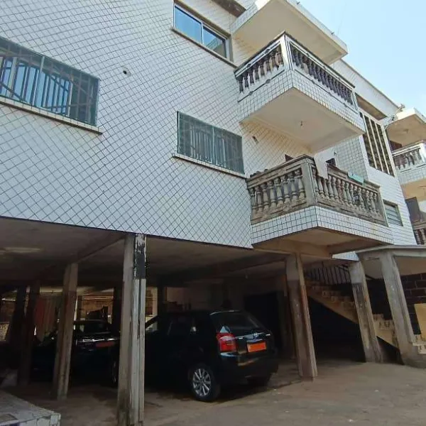 Appartement 3 chambres avec balcon à louer à Omnisports