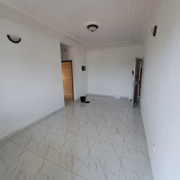 Studio moderne neuf à louer à Odza Auberge Bleu