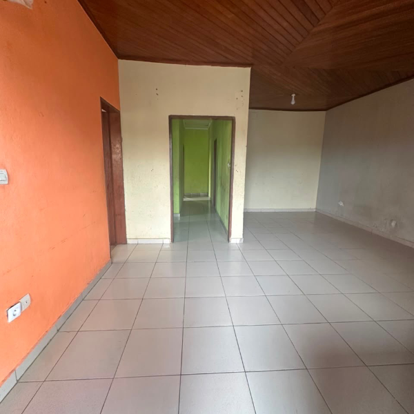 Appartement 3 chambres avec balcon à louer à Logpom