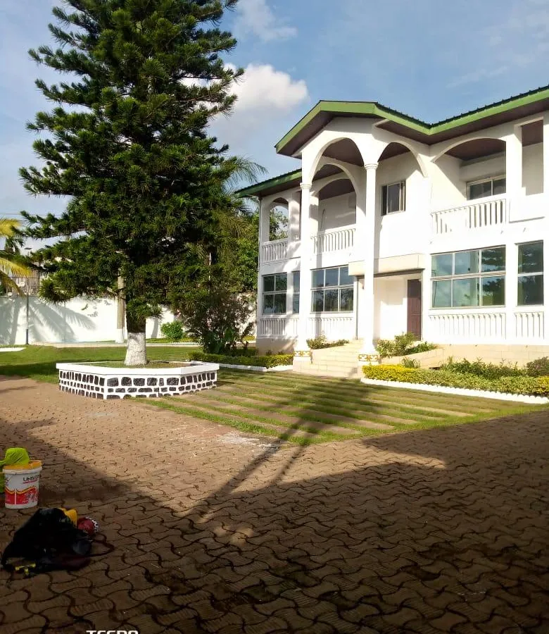Duplex avec piscine à vendre à Odza Koweït City