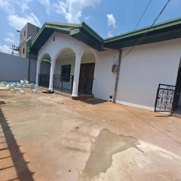 Villa 3 chambres à louer à Tsinga Village