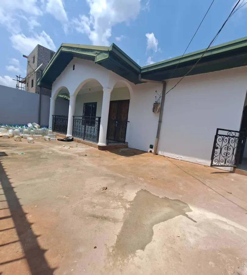 Villa 3 chambres à louer à Tsinga Village