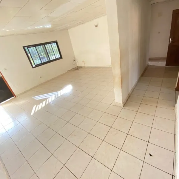 Appartement 2 chambres avec balcon à louer au Carrefour MEEC