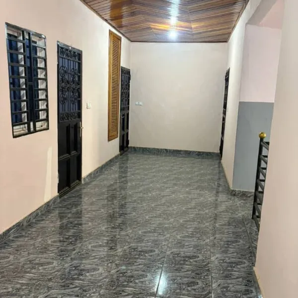 Chambre moderne avec salon à louer à Mimboman