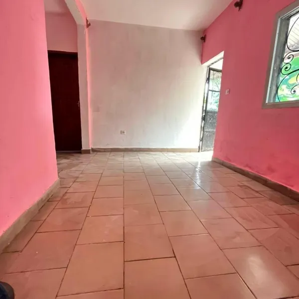 Vaste studio moderne à louer à Logpom