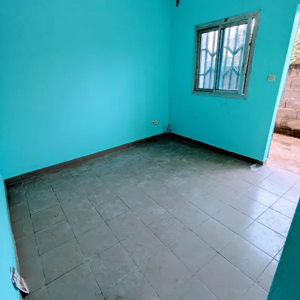 Studio moderne neuf à louer à nkolfoulou