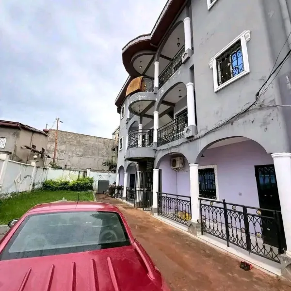 Studio moderne avec parking à louer à Tsinga Village