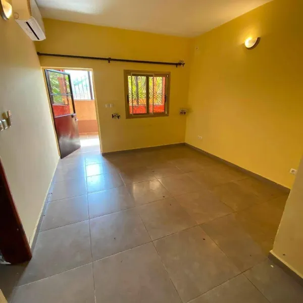 Studio climatisé à louer à Ngousso