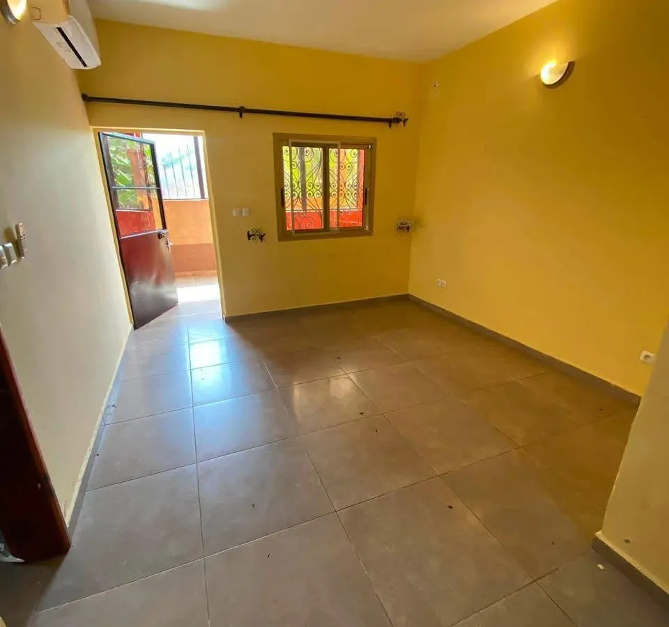 Studio climatisé à louer à Ngousso