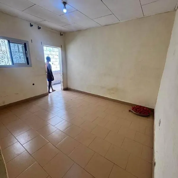 Studio moderne à louer à Etoudi