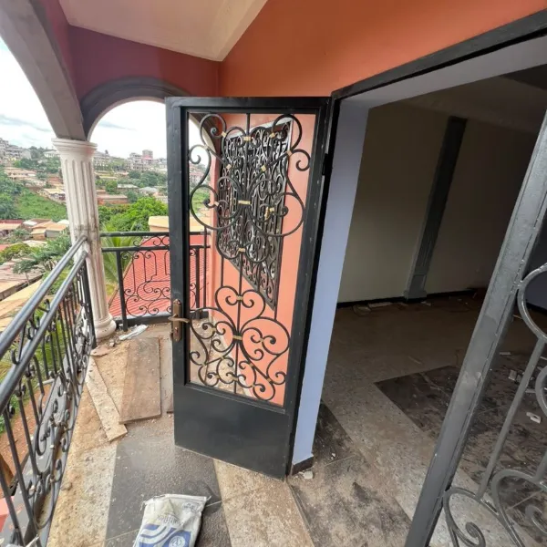Appartement 2 chambres 2 douches à louer à Total Ngousso