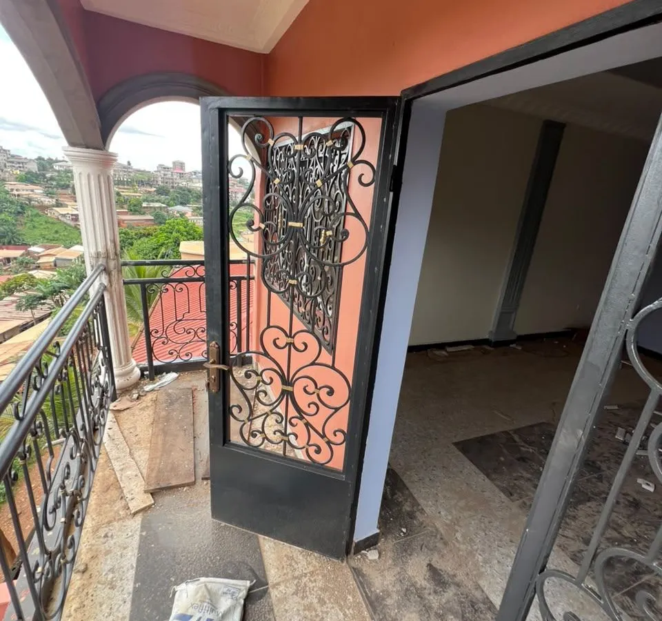 Appartement 2 chambres 2 douches à louer à Total Ngousso
