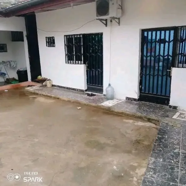 Chambre moderne à louer à Bastos